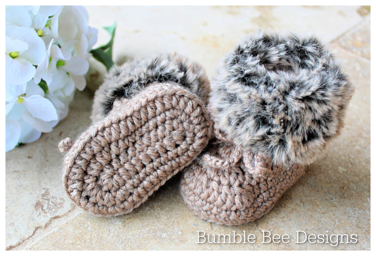 unisex crochet baby booties, hazelnut brown, baby booties, fur shoes, moccasins, knitted boots, 0-3, 3-6 months, baby shower, faux fur