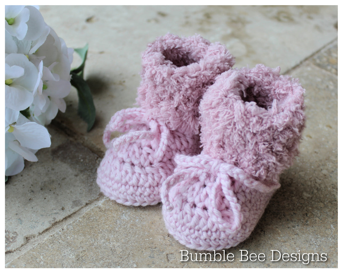 pink crochet baby booties, fur booties , baby booties, fur shoes, moccasins, knitted boots, 0-3, 3-6 months, baby shower