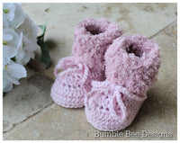 crochet baby booties & hat, ice pink booties, baby booties, fur shoes, moccasins, teddy bear hat, 0-6 months, baby shower, faux teddy fur