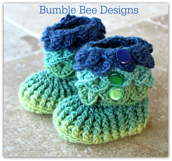 crocodile stitch baby booties that stay on,green & navy, new baby gift, rainbow booties