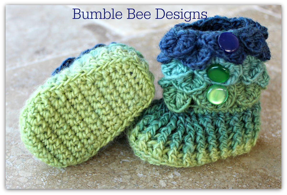 crocodile stitch baby booties that stay on,green & navy, new baby gift, rainbow booties