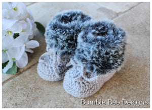 crochet baby booties & hat, silver grey booties, baby booties, fur shoes, moccasins, teddy bear hat, 0-6 months, baby shower, faux fur, unisex