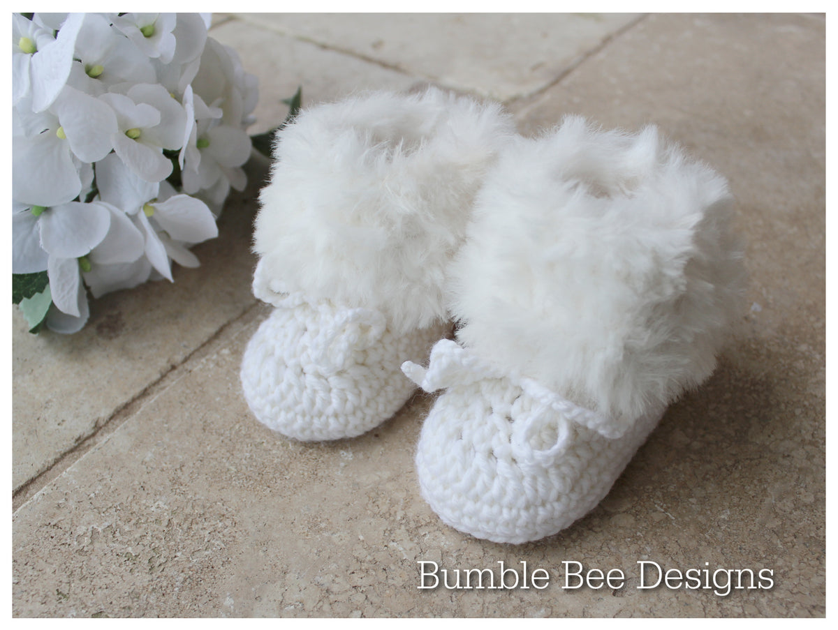 crochet baby booties & hat, white fur booties, , baby booties, fur shoes, moccasins, unisex, white teddy bear hat, 0-6 months, baby shower